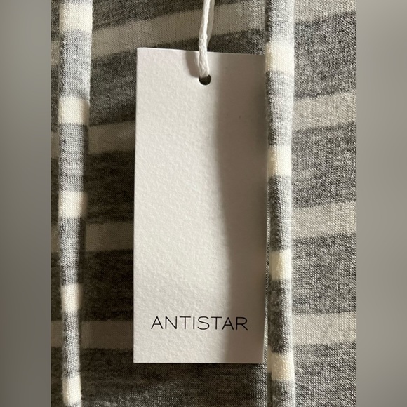 NWT Women’s Antistar Gray and white beach cover up with a hood Size Medium - Picture 2 of 6